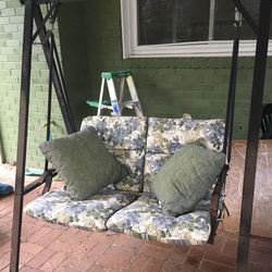 Patio Porch Swing Chair, outside Furniture In Good Condition with extra set of pillows 