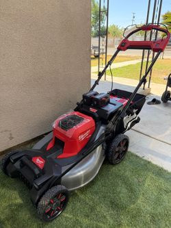 Milwaukee
M18 FUEL 21" Self-Propelled Dual Battery Mower Kit w/ (2) 12 Ah Forge Batteries & Dual Bay Rapid 🔌