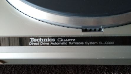 Technics Quartz Turntable