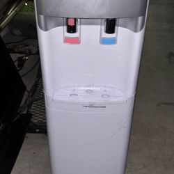 Igloo Water Filter and Dispenser 