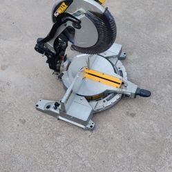 DeWalt Compound Miter Saw