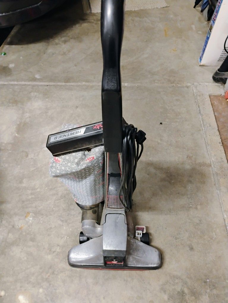 Kirby Heritage 2 Vacuum Cleaner W/Bags