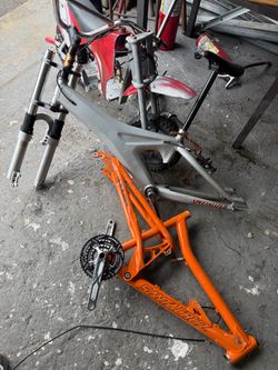 Specialized  and  Santa Cruz bicycle  frame s