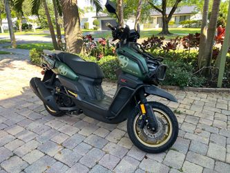 Italica RX Combat 200cc Moped Scooter + Extras