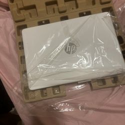 HP - 14" Laptop - Intel Celeron N4(contact info removed) - 4GB Memory - 64GB eMMC - Snowflake White