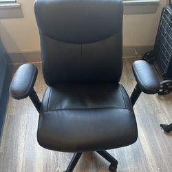 Fantastic Four:  Computer Desk, Office Chair, Air Fryer And Schredder…In Excellent Condition .