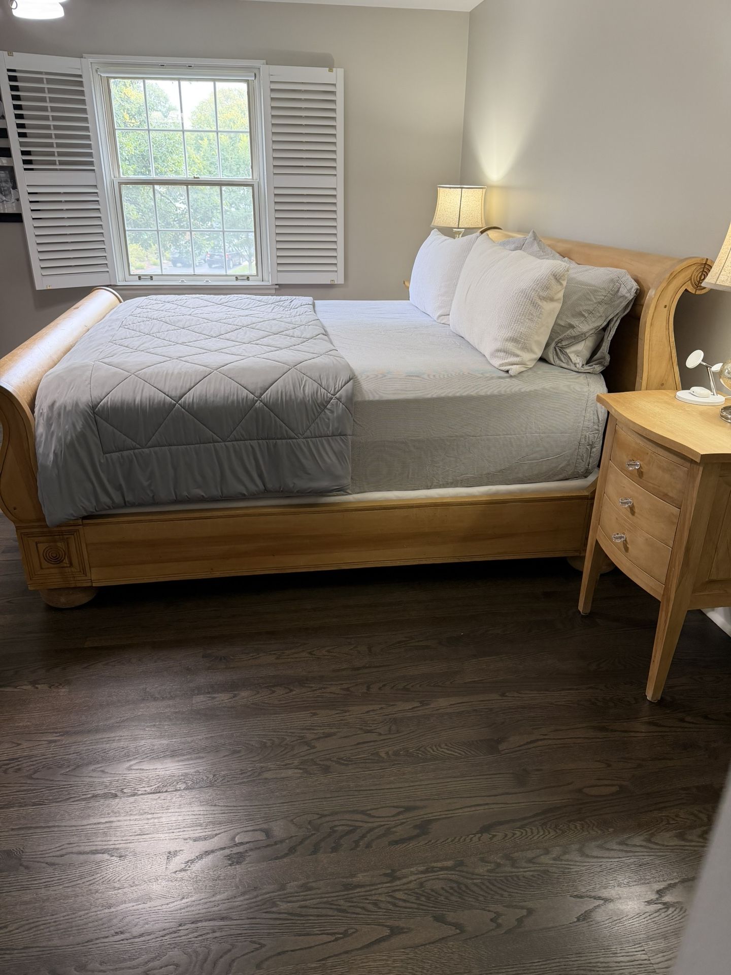 King Walnut Bed With Matching Side Tables 