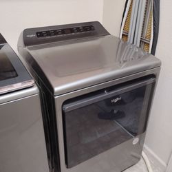 Whirlpool washer and electric dryer set