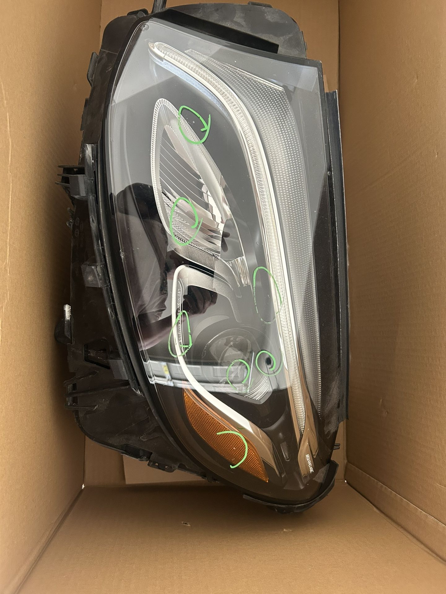 2018 Mercedes Benz GLC 300 HEADLIGHT