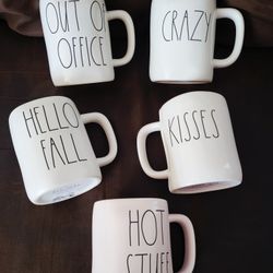 RAE DUNN SET OF 5 COFFEE ☕️ MUGS