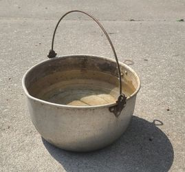 Large Vintage Aluminum Pot With Handle
