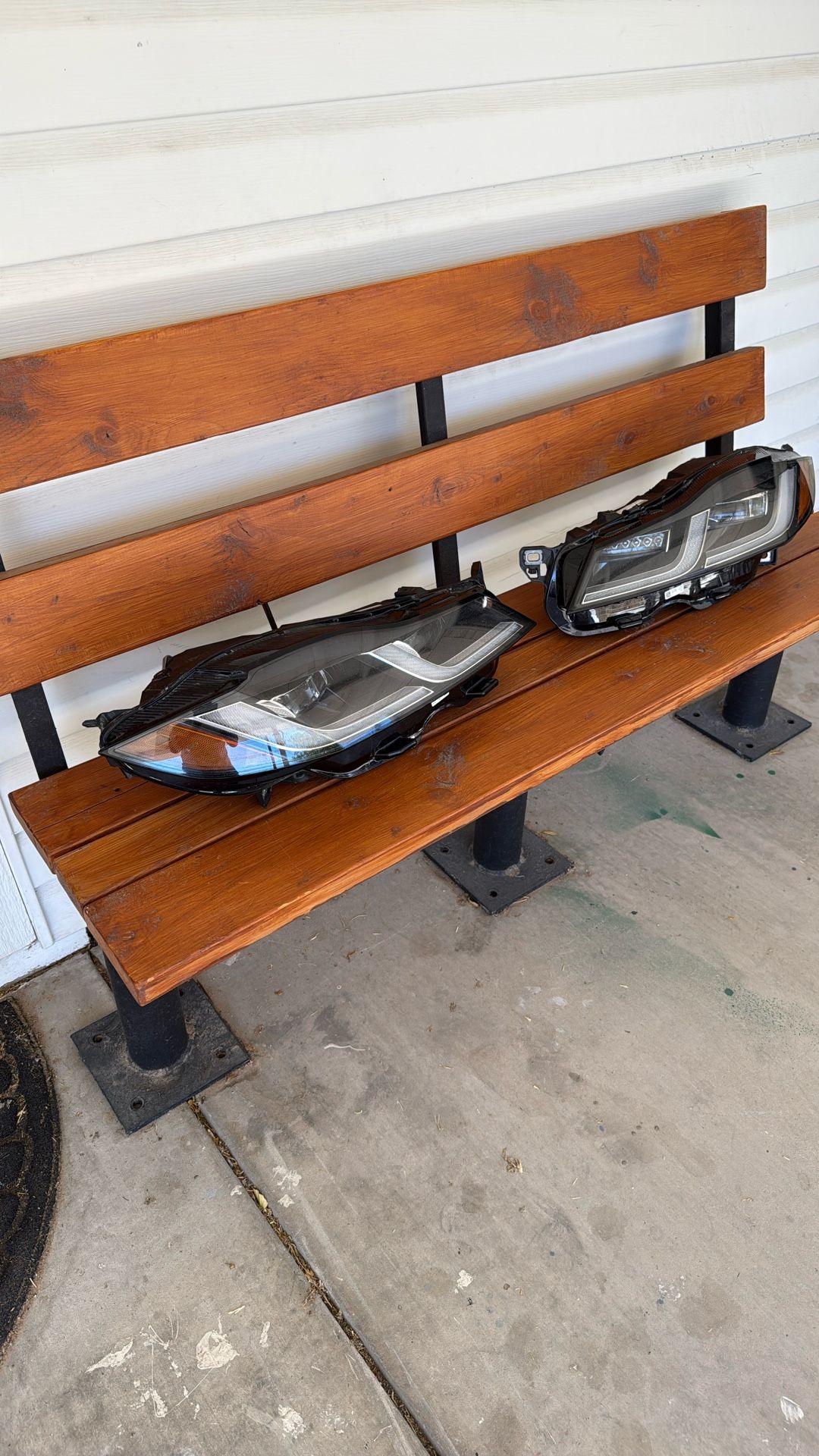 2023 JAGU XF Driver Side, Headlight And Passenger Side Headlight OEM Good Condition