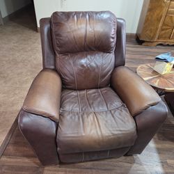 2 lazyboy leather chairs