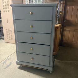 Dresser 