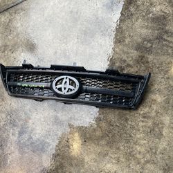 2008 2011 Toyota RAV4 Grill