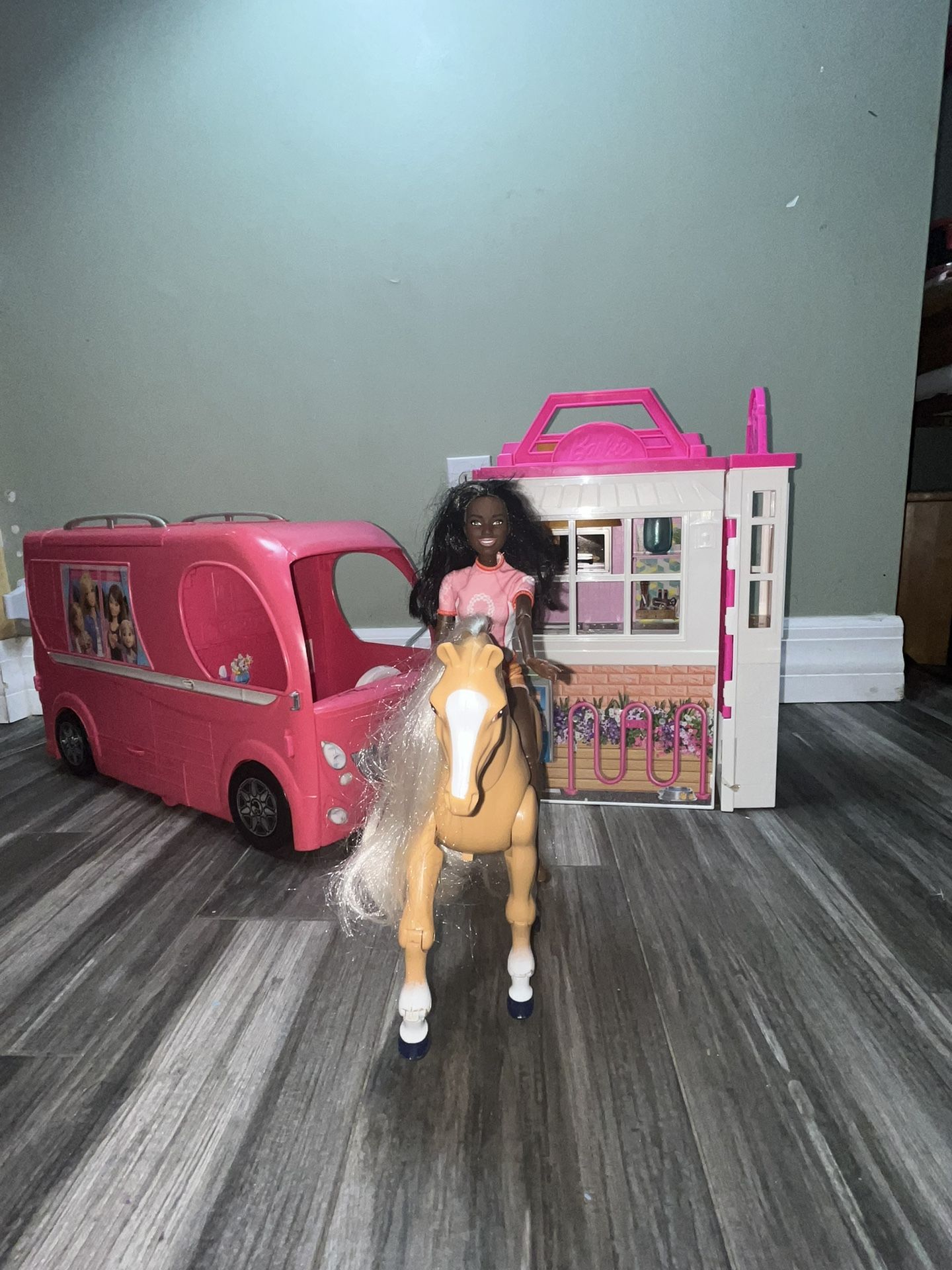 Barbie Camper, House And Restaurant With Barbie Doll