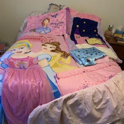 Disney Bed Set.      Chino, Ca
