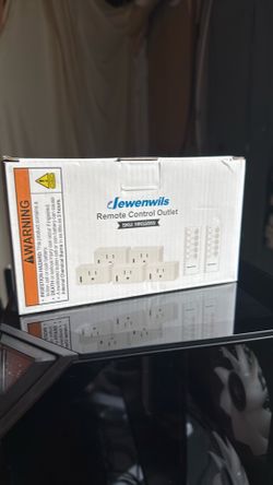 Smart outlet set with remote control