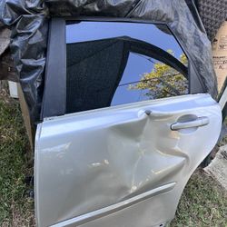 2005 - 2007 OEM VOLVO V50 REAR LEFT DRIVER SIDE DOOR SHELL PANEL 