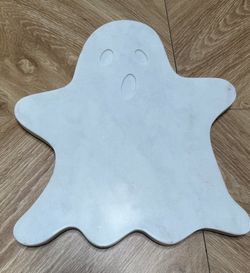 Williams Sonoma Discontinued White Marble Ghost Shaped Cheese Board Halloween 14.5 x 13"