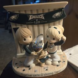 Precious moments eagle super bowl LII figure