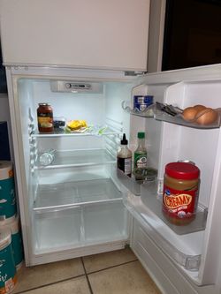 Va$180 OBO Insignia 9.9 Cu. Ft. Refrigerator w/ Top Freezer – Great Condition