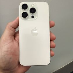 IPhone 15 Pro  128GB,  Amazing Condition! Unlocked Use Any Carrier.   Hablo Espanol.