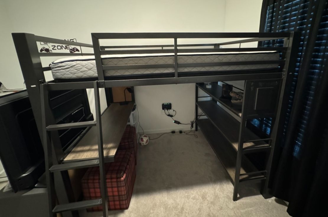 Full Sized loft Bed with desk(Rooms to go Kids)