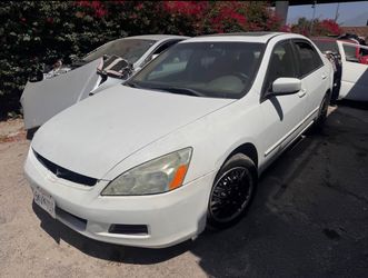 2005 Honda Accord EX runs and drives for fixing or parts