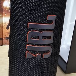 JBL SPEAKER Flip6 New In Box. Firm Price.  Store Pick Up Only. 