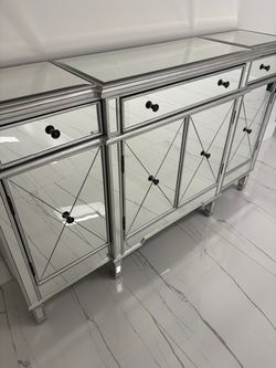 Mirrored Console Cabniet