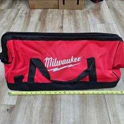 NEW Milwaukee 23 Inch XL Tool Bag With Interior Pockets