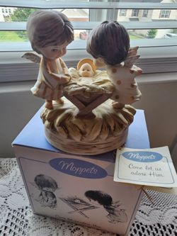 $35.00 - 1972 Christmas Nativity Music Box, NEW IN BOX!  (2) Angels/Baby Jesus in Manger/ Turn-key Music!