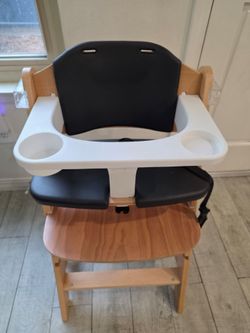 Cowiewie COWH-02 is a 3-in-1 convertible wooden baby feeding high chair