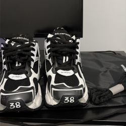balanciaga runners Black White 7.5/38
