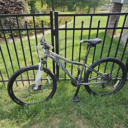 SPECIALIZED mountain bike 15” frame size bike in GOOD working condition and ready to ride!