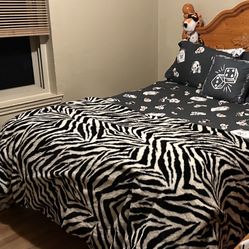 Bebe King Zebra Comforter 