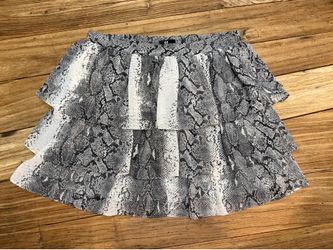 New H&M snake print tiered mini skirt size 6