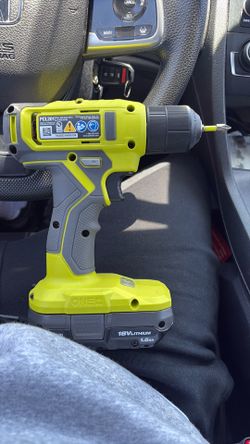 Ryobi drill comes with drill set $40