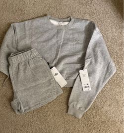 Alo Yoga Cropped Sweatshirt and Shorts Set Size Large