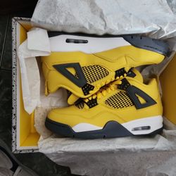 AIR JORDAN 4 RETRO TOUR YELLOW