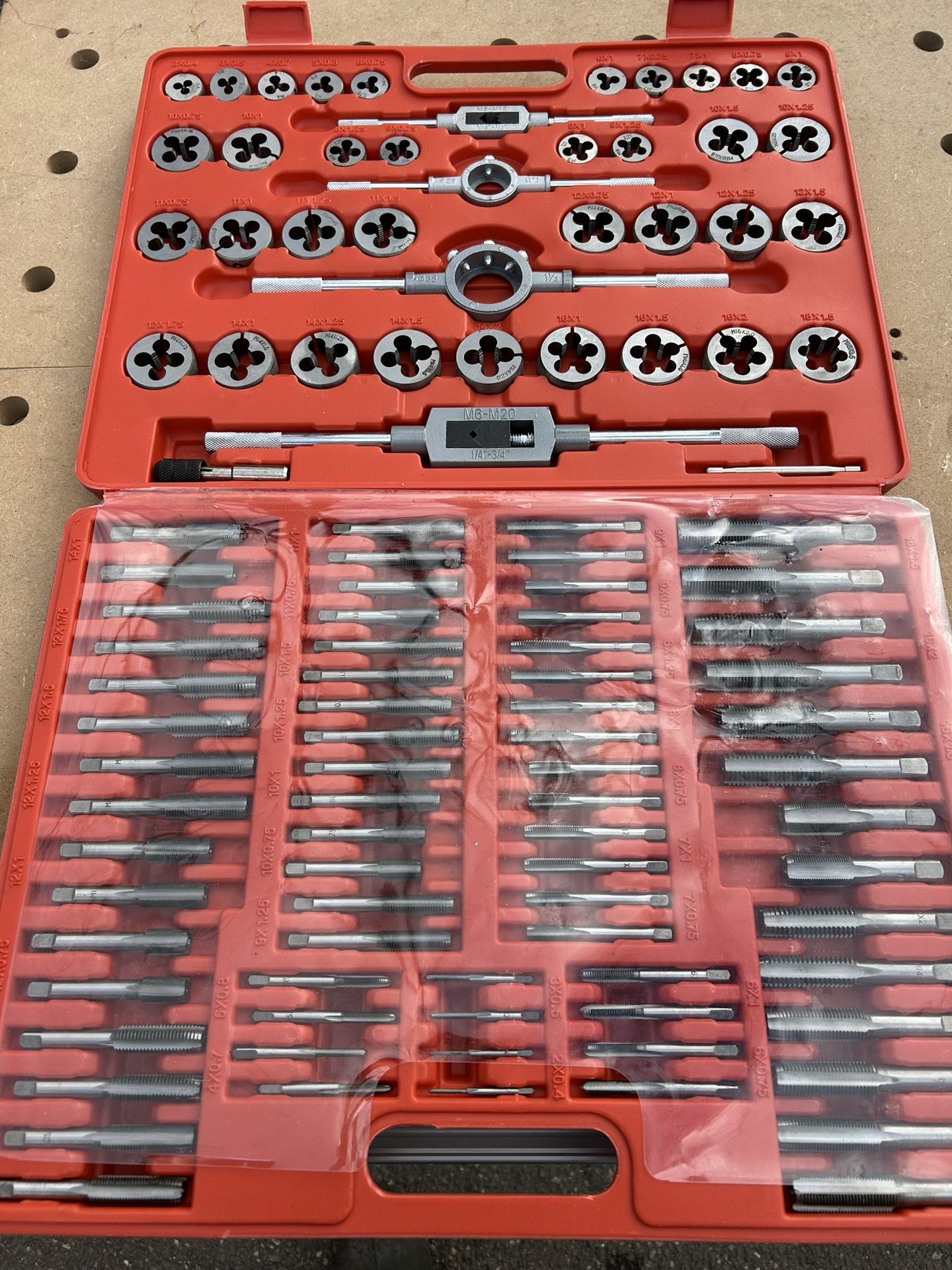 Alloy Tool Steel 110 Piece Tap And Die