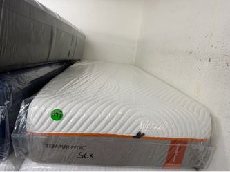 SPLIT CALIFORNIA KING TEMPURPEDIC MATTRESS & BOX SPRING BED SET