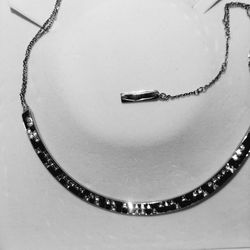 New with a box Swarovski necklace with the original box.
