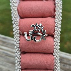 Silver Toned Swirly Ring
