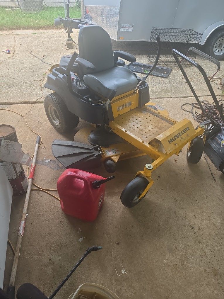 Hustler Rapter Zero Turn Lawn Mower