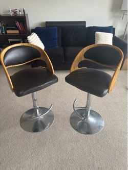 2 Swivel Barstools