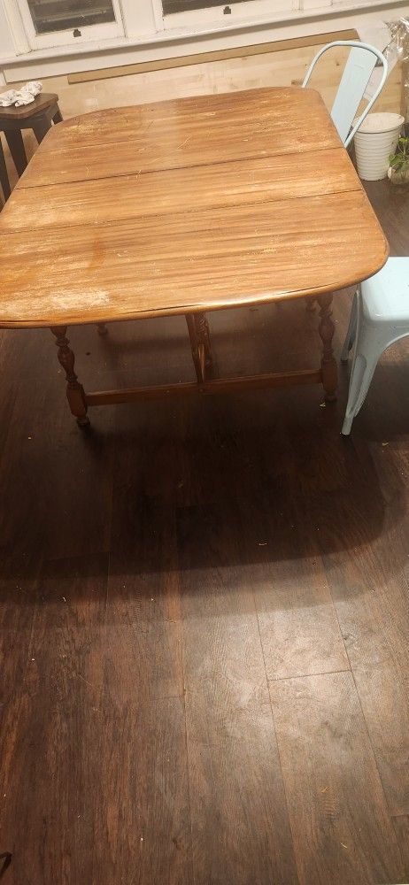 free dining room table