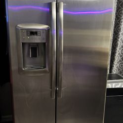 $380 GE Refrigerator - You Must Pick Up 