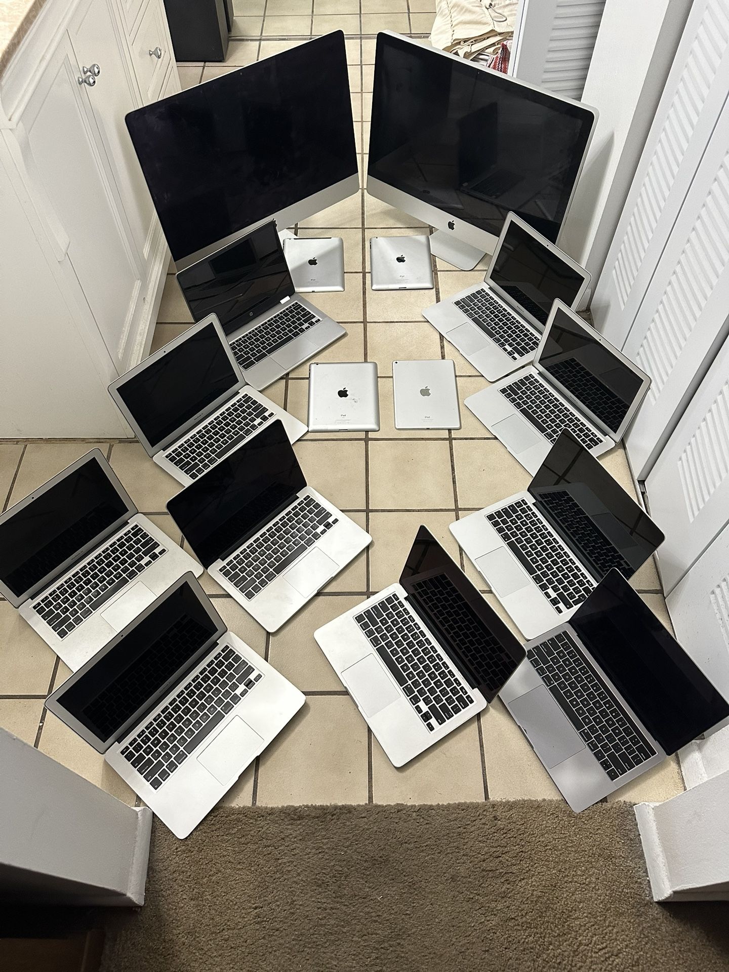 FIRM PRICE - Lot of 16 MacBooks, iMacs & iPads • For Parts or Repair